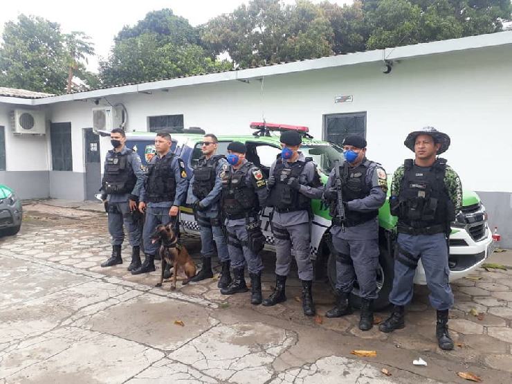 Depois de quase dois dias desaparecido, a Polícia Militar (PM) da cidade de Parintins, no interior do Amazonas, conseguiu encontrar um adolescente de 12 anos. O jovem estava amarrado dentro de um barraco no bairro União.