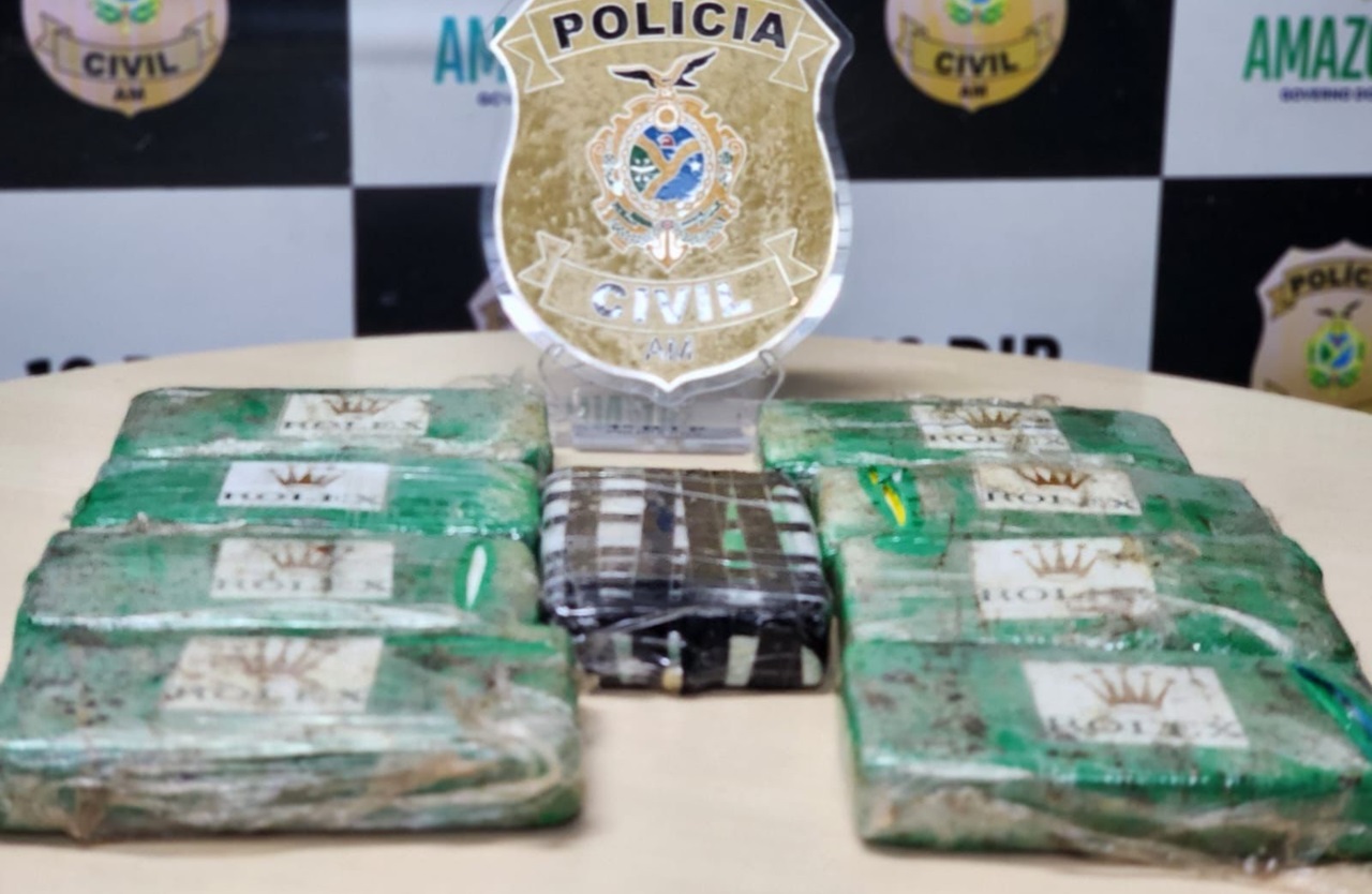 Dupla Presa Em Flagrante Por Posse De Coca Na Avaliada Em Mais De R Mil Pol Cia H