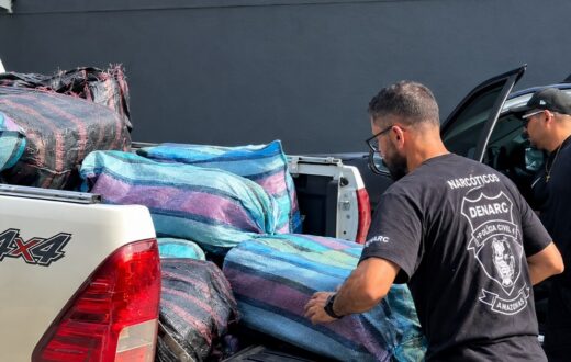 Confronto durante buscas termina com abandono de 1,7 tonelada de skunk em Novo Airão