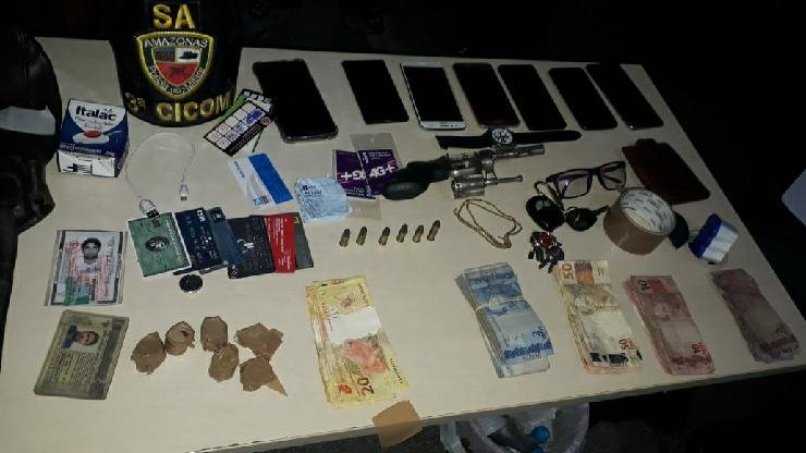 Suspeitos de roubar drogarias e pessoas na zona sul são presos pela PM