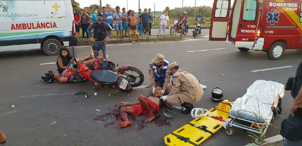 Quatro pessoas ficam feridas após colisão entre motocicletas