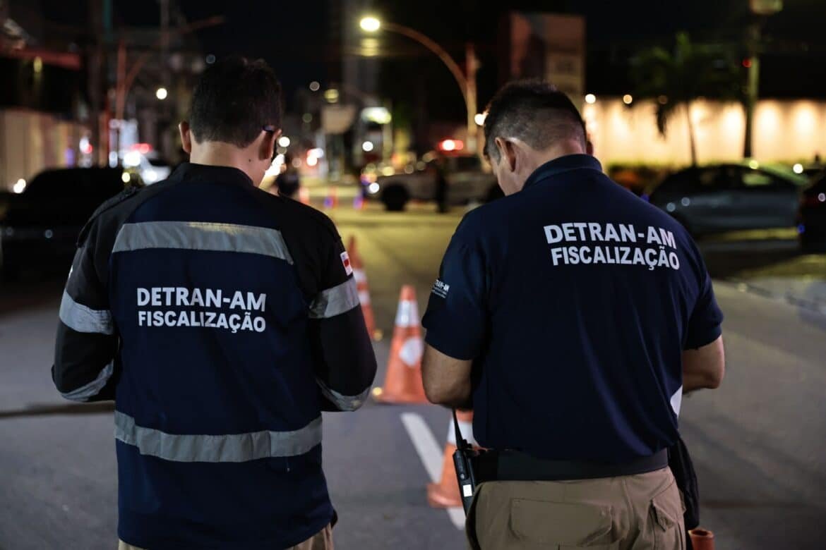 Durante blitz, Detran-AM apreende mais de meia tonelada de drogas