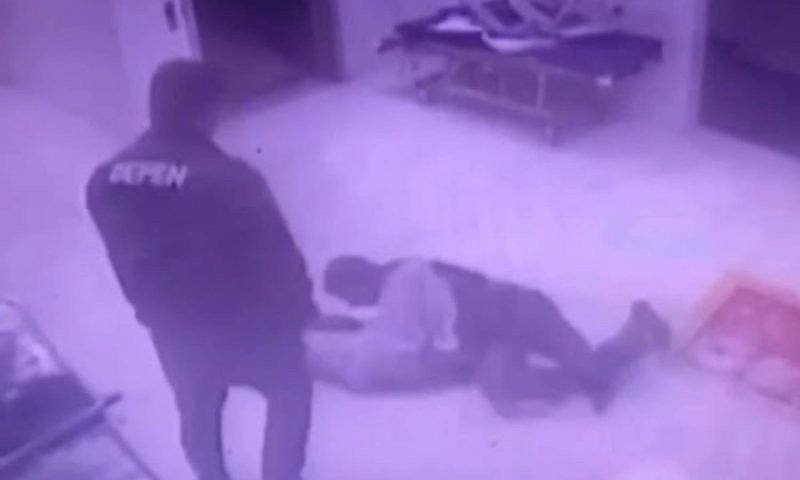 Detento desarma policial e atira em hospital de Londrina