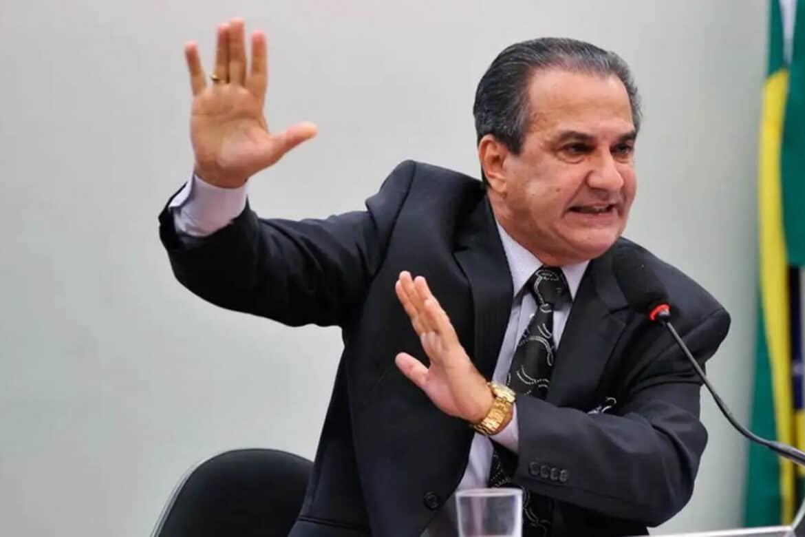 Silas Malafaia tem celular apreendido pela PF no Galeão