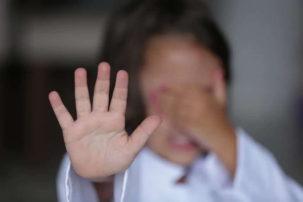 Pai condenado por estuprar filha de 6 anos é preso