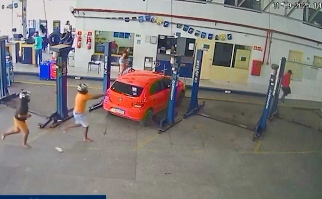 Homem é executado a tiros dentro de oficina