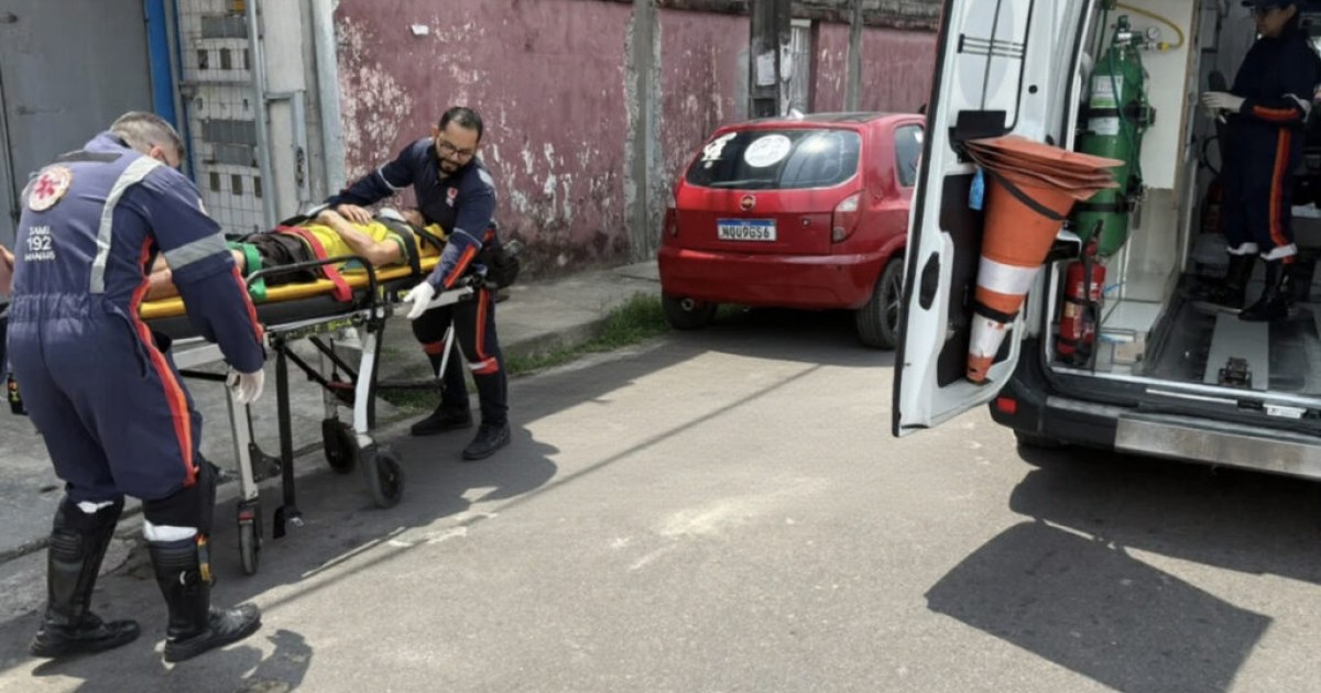 Ferido, homem busca socorro perto de delegacia após discussão em Manaus