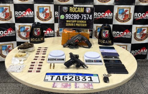 Arma e substâncias são apreendidas após abordagem que levou quatro suspeitos à delegacia em Manaus
