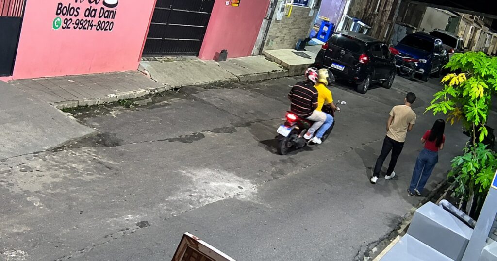 Casal tem celulares roubados sob ameaça de armas em rua da zona Norte de Manaus