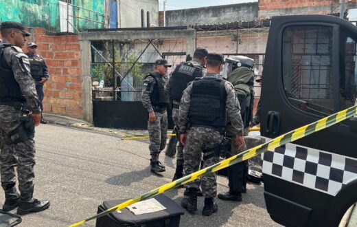Objeto suspeito é analisado por equipes especializadas em área próxima a escola de Manaus