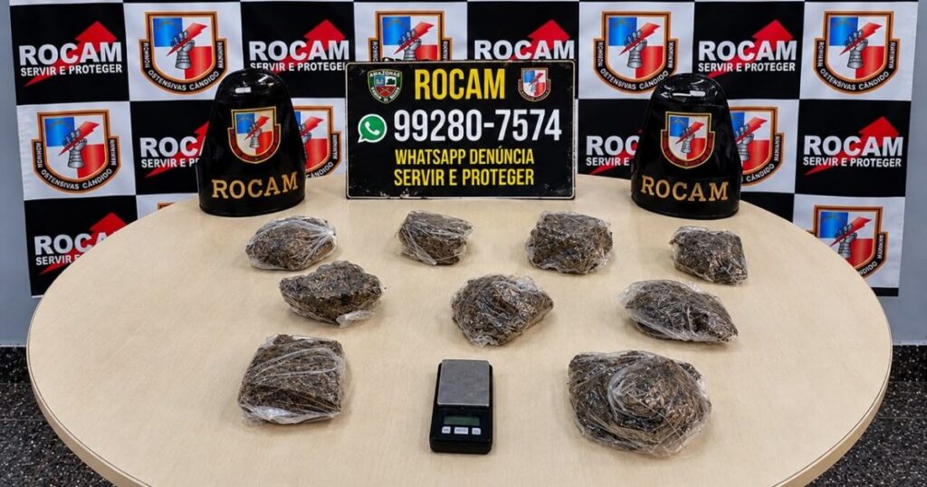 Fuga deixa sacola com porções semelhantes à maconha e balança em bairro de Manaus
